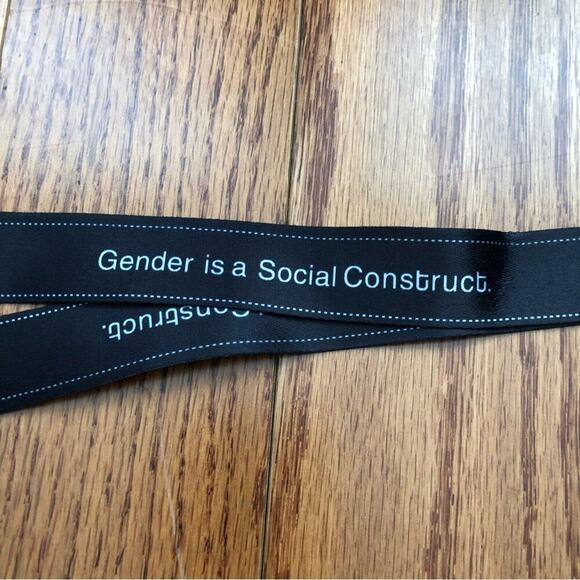 THE PHLUID PROJECT Be Kind Be Proud Beanies Black Rainbow & Laniard gift Set - Picture 7 of 8